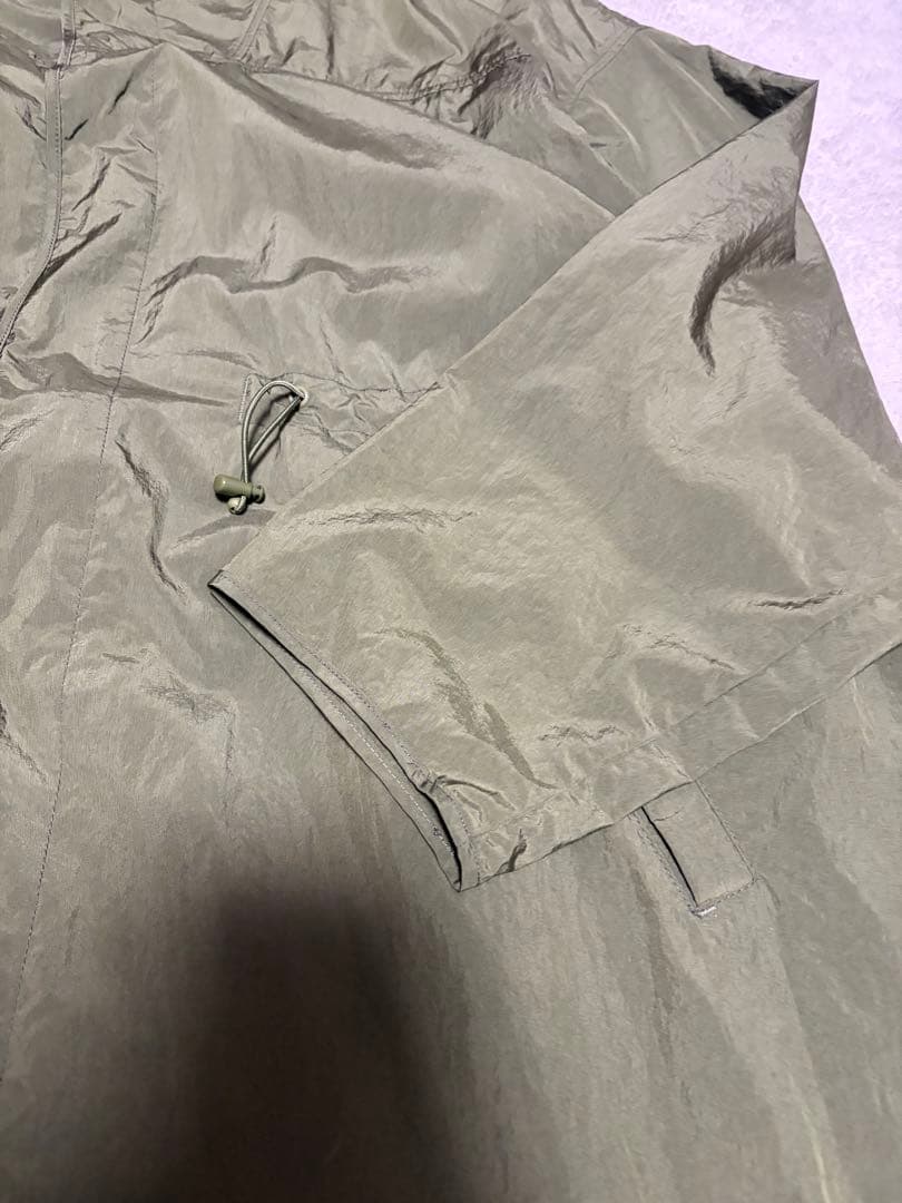 Supreme 23SS モーション ロゴ ライトウェイト パーカー カーキ