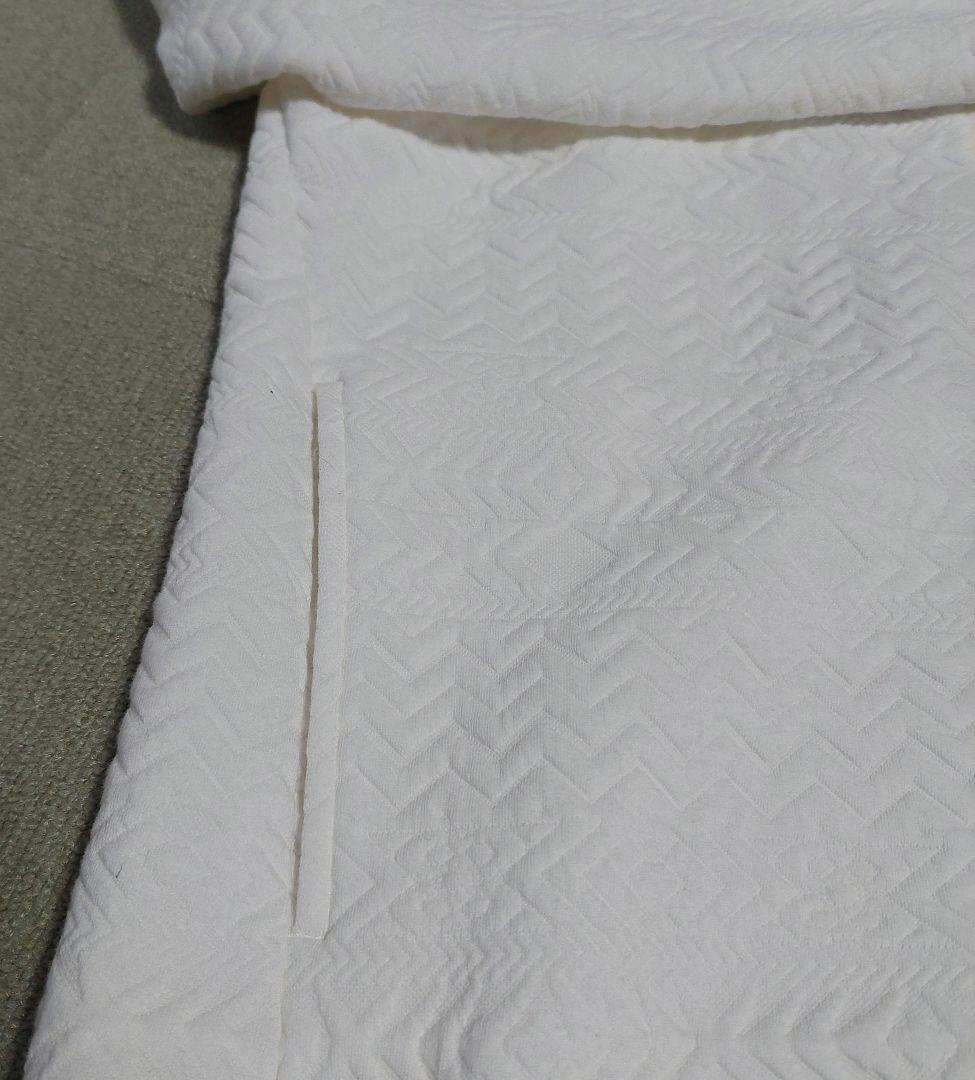 未使用に近い美品　バボラ　レディースフード付きジャケット　ホワイト×ネイビー　O