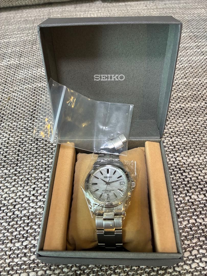 【新品未使用半額以下！】セイコー　メンズ腕時計