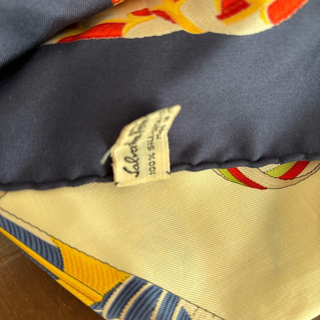 Salvatore Ferragamo 魚と植物デザイン スカーフ