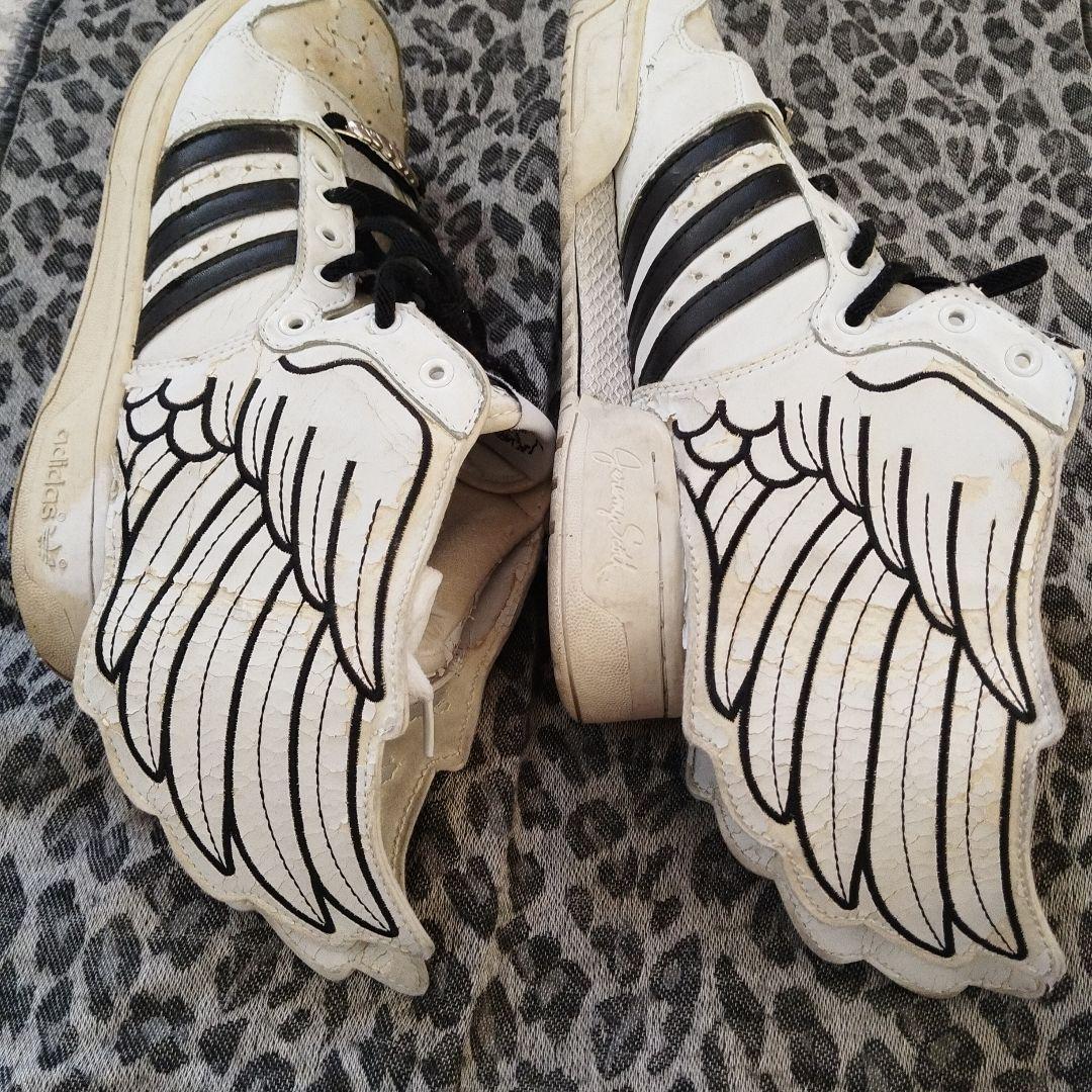 adidas ジェレミースコットホワイト 翼スニーカー