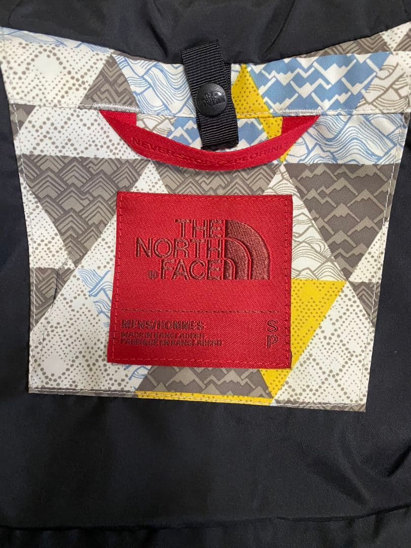 ノースフェイスTHE NORTH FACE　マウンテンパーカー　限定　ノース