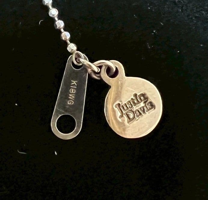 Justin Davis K18WG メディーバルクロスネックレス ジャスティン