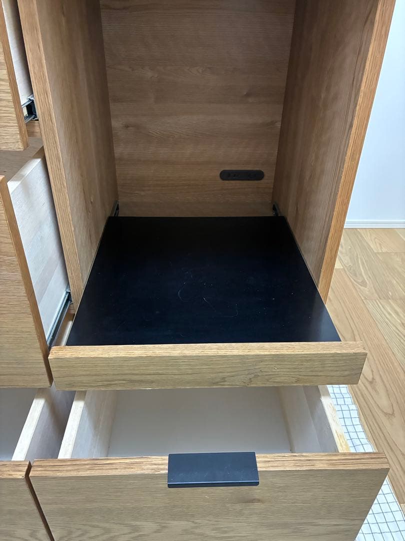 ウニコ　ステンレス天板付き食器棚