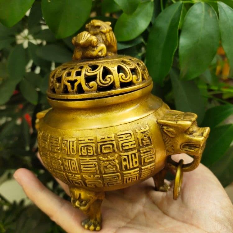 ライオンの炉です 銅製 工芸品 美術品 置物