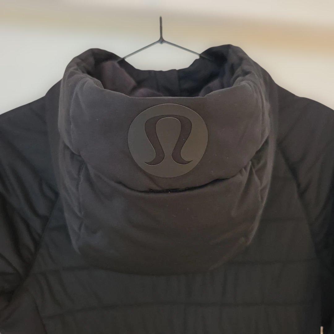 【超美品】LULULEMON フード付きブラックジャケット