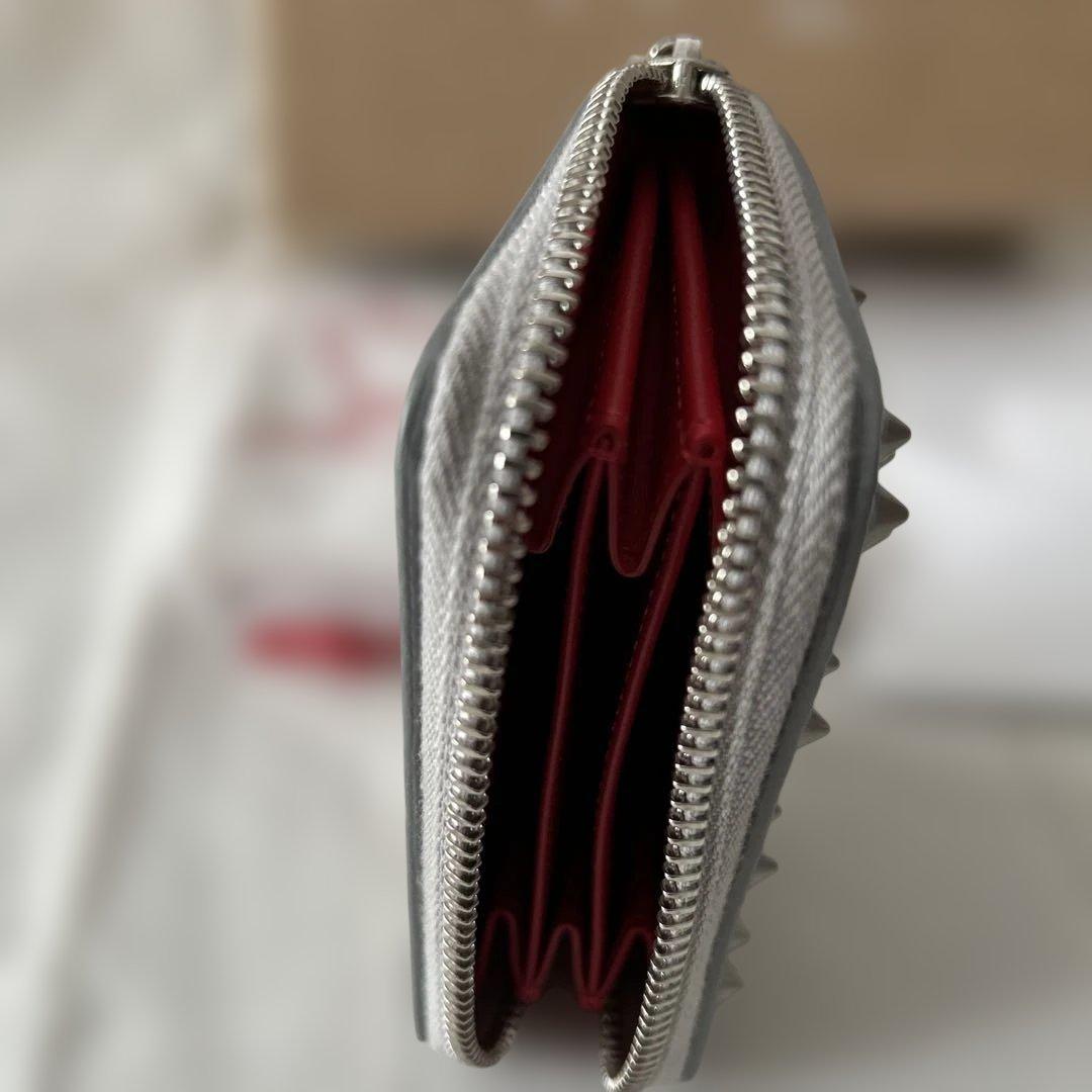 ルブタン 小銭入れ　パネトーネ スパイク スタッズ ケース