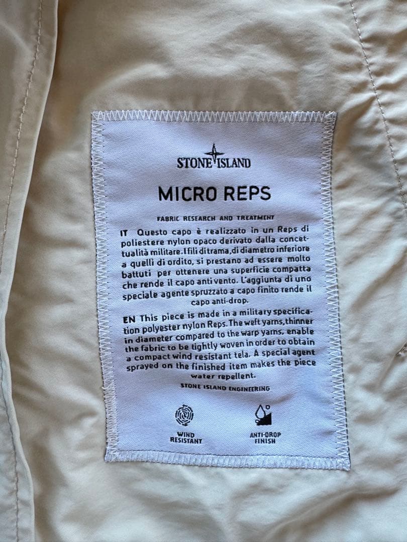 38 Stone  ナイロンコート　ベージュ ロゴパッチ付き