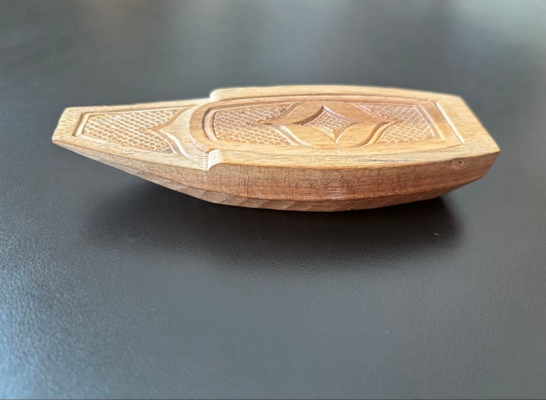 舟型　アイヌもんよう　木彫　小物入れ