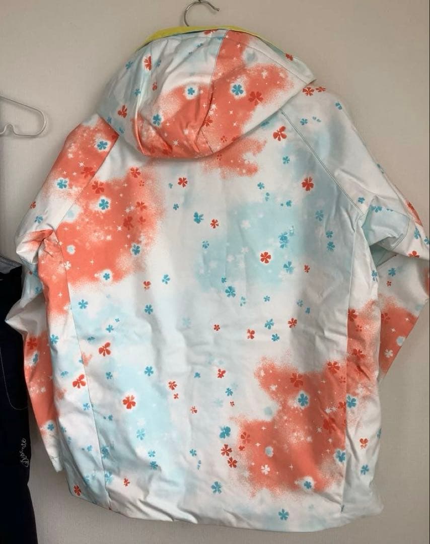 デサント　子ども用スキーウェア 花柄 　160サイズ