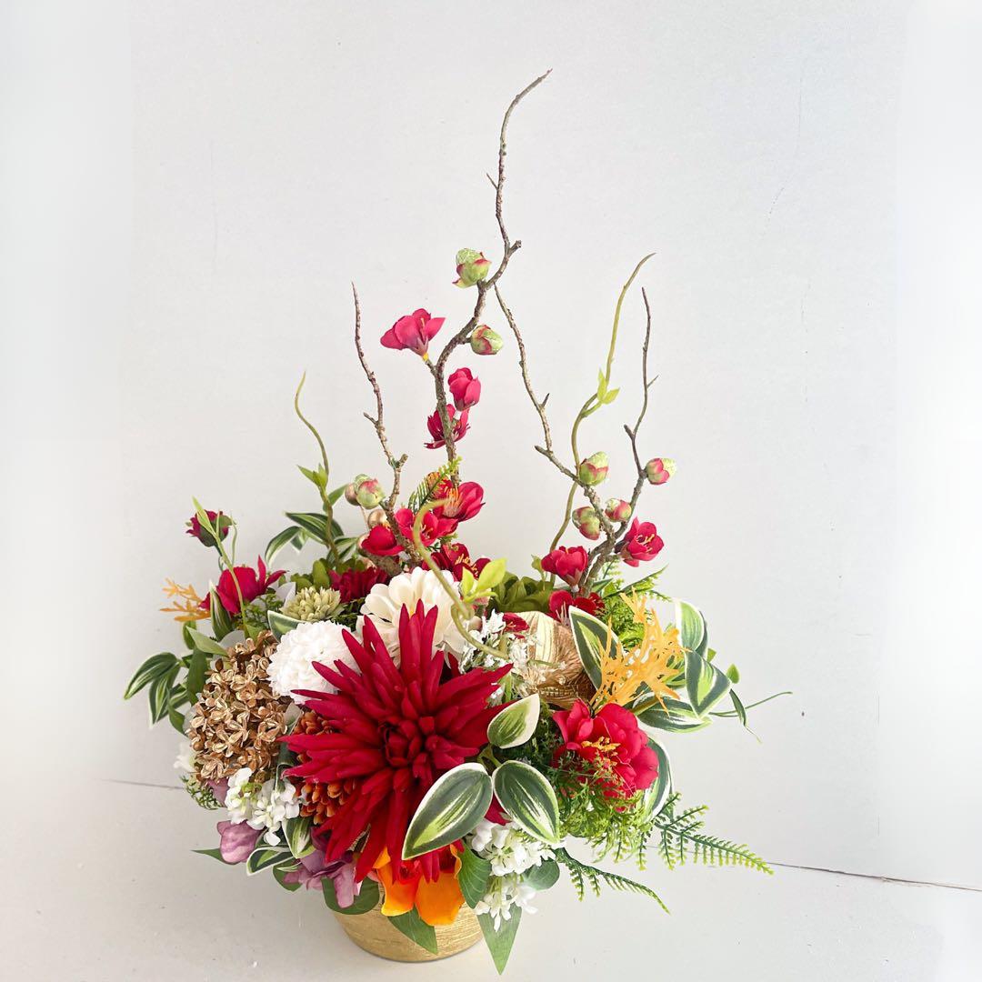 和アレンジ｜金彩ゴールド器に咲く華やぎの和花たち・通年飾れる光触媒フラワー