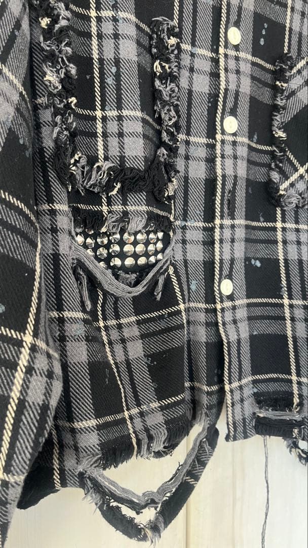 DankeSchon(ダンケシェーン) ダメージ加工スタッズ短丈チェックシャツ