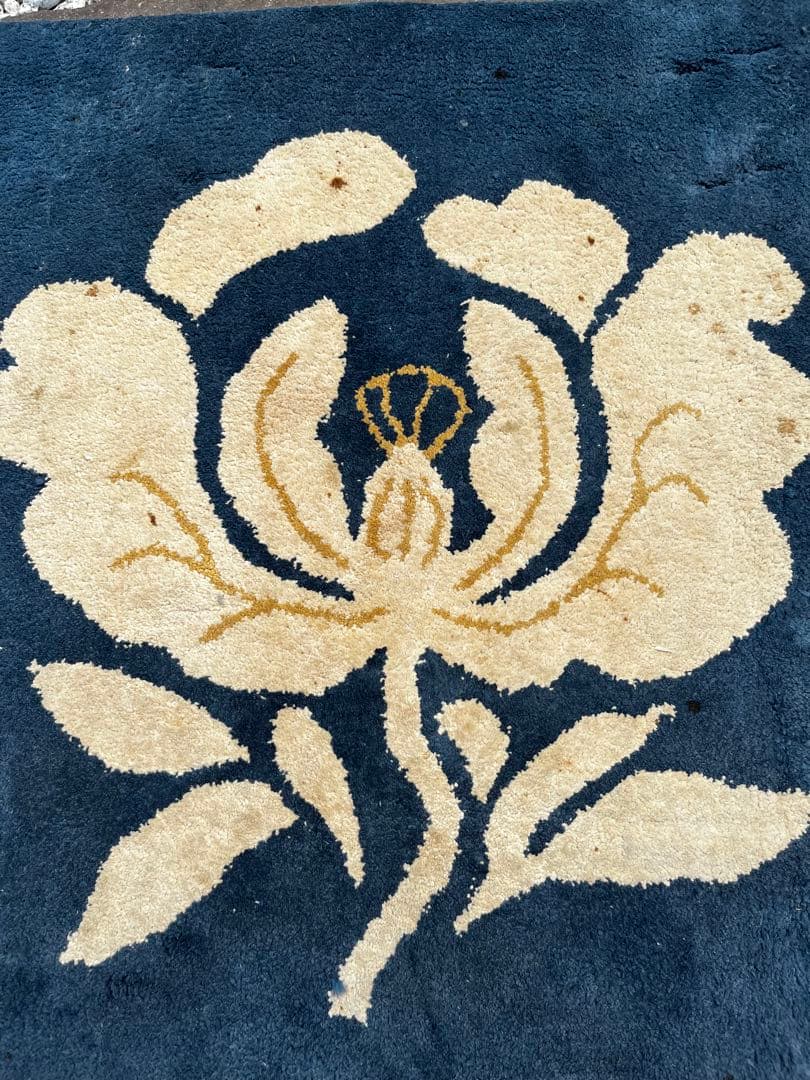 新鍋島緞通　吉島敷物　座布団　牡丹B-1 中紺地　四角形　座布団 段通