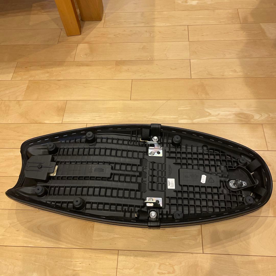 トライアンフ ボンネビル スピードツイン キルトベンチシート A9708613