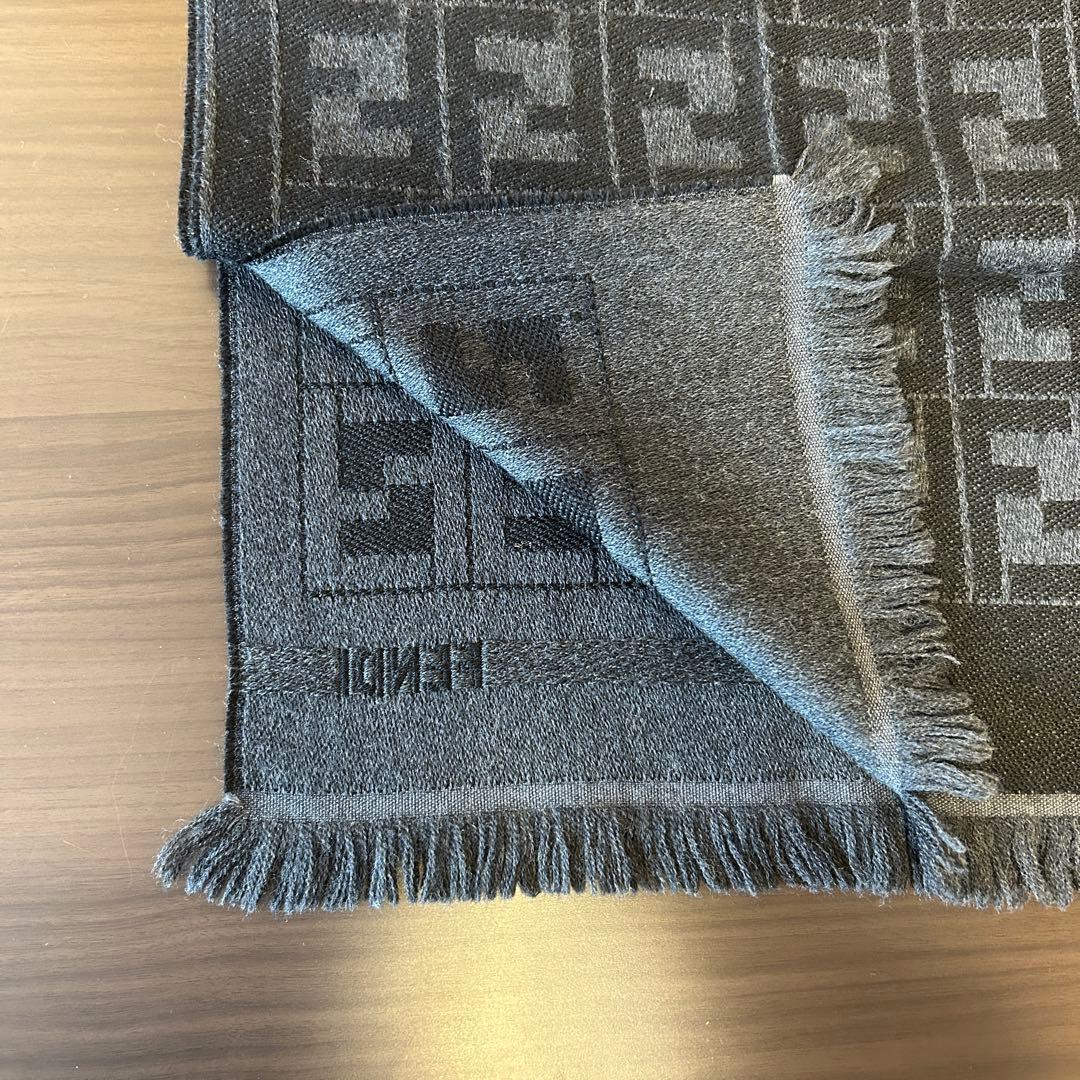 FENDI ロゴ入り ブラック マフラー