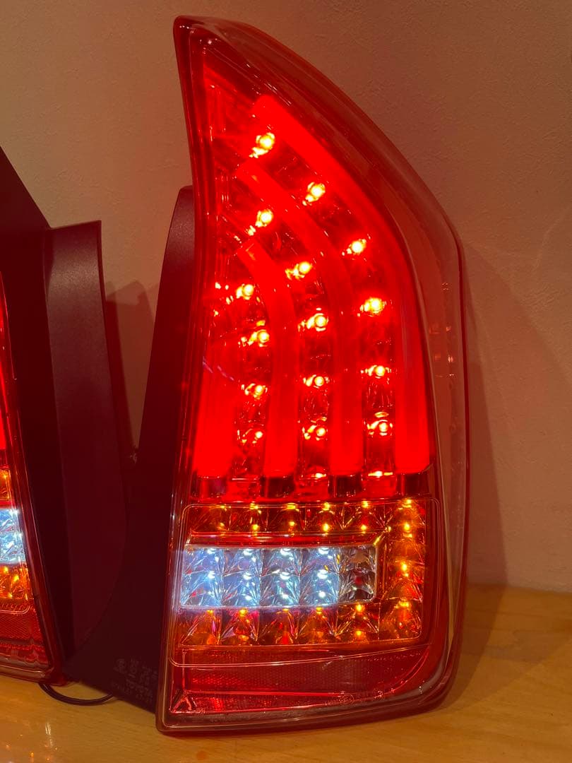 プリウス　30 ヴァレンティ　LED スモークテールランプ　左右セット