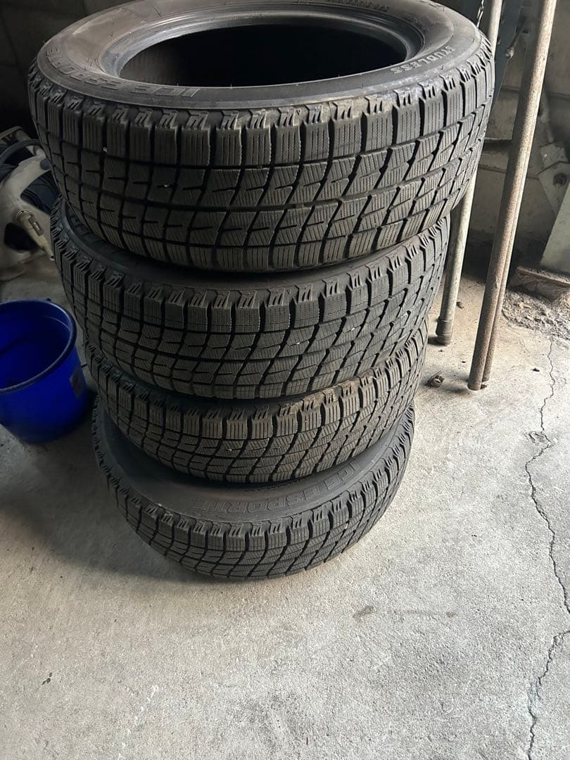 スタッドレスタイヤ 205/60R16 4本セット