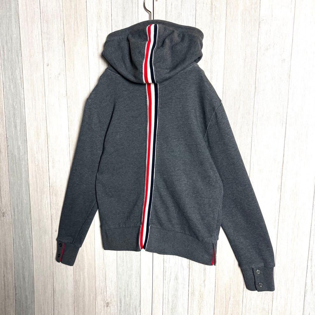 3678【人気・美品】トムブラウン バックトリコロールライン スウェットパーカー