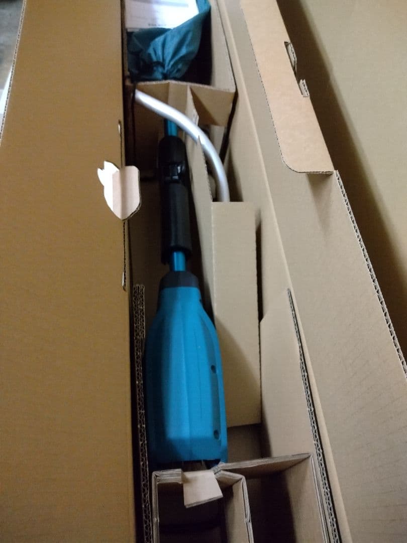 ★マキタ充電式草刈機MUR015GRM　セット品