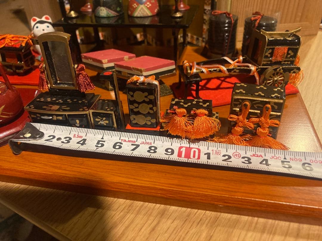 小さい小さい雛人形と小さい小さい雛道具