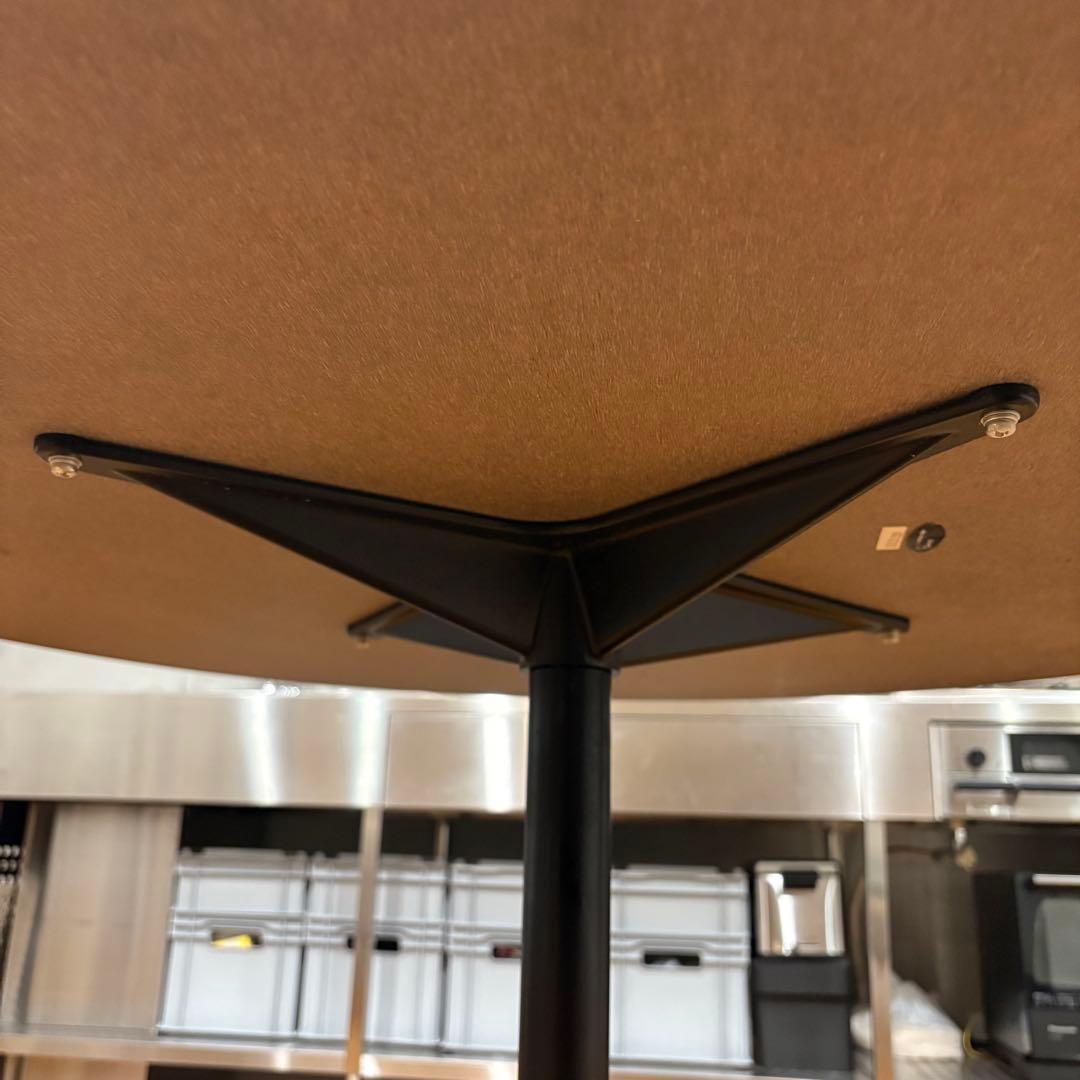 ハーマンミラー　イームズ　コントラクトベース　テーブル　φ106×H70cm