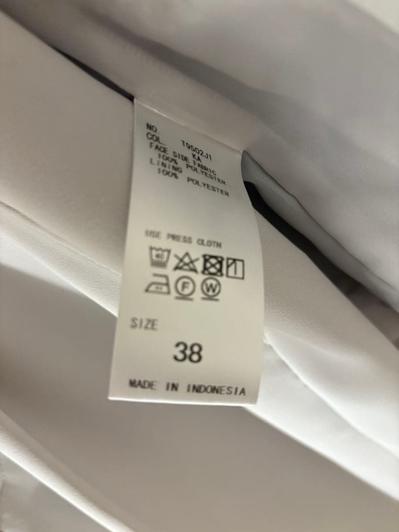 スーツカンパニー　レディース　パンツスーツ　ノーカラージャケット