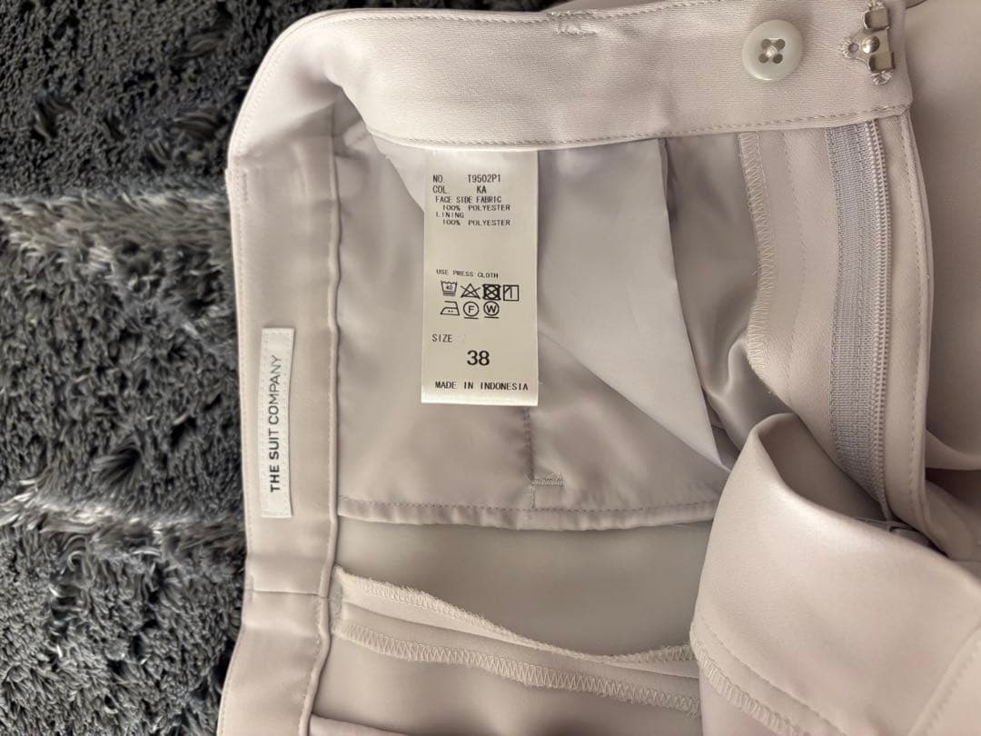 スーツカンパニー　レディース　パンツスーツ　ノーカラージャケット