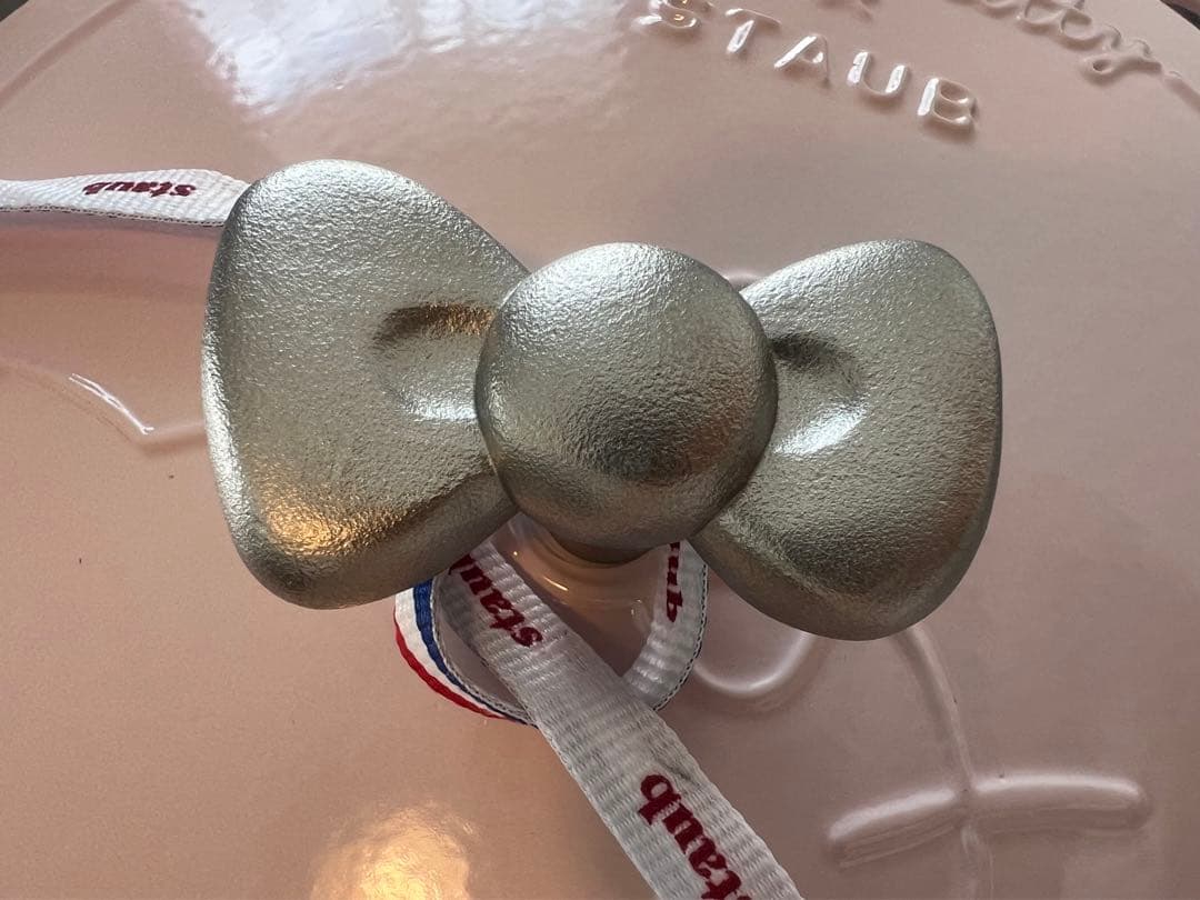 日本未発売海外限定　ストウブ ハローキティコラボ　ワナベ24cm 特典2点付き