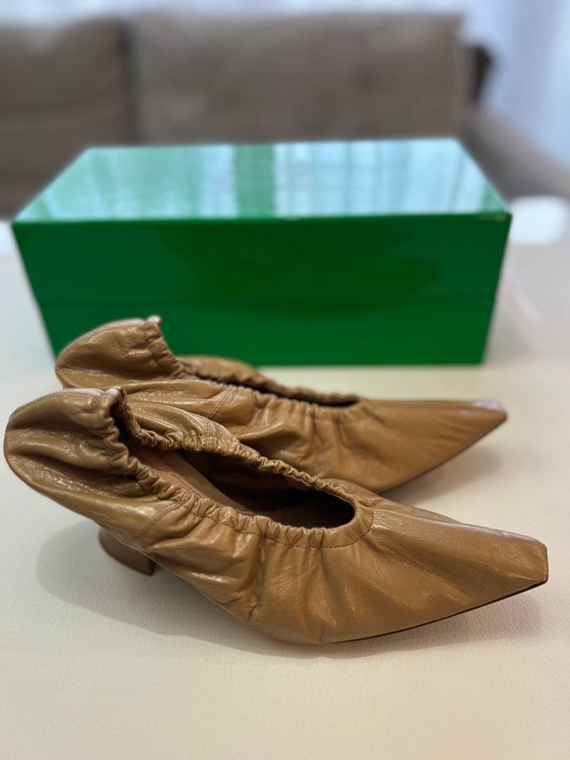 BOTTEGA VENETA アーモンドパンプス