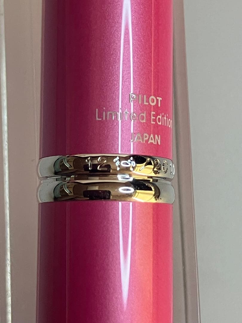 PILOT　パイロット　キャップレス　2011年限定　ピンク　Ｍ-nib　期間割