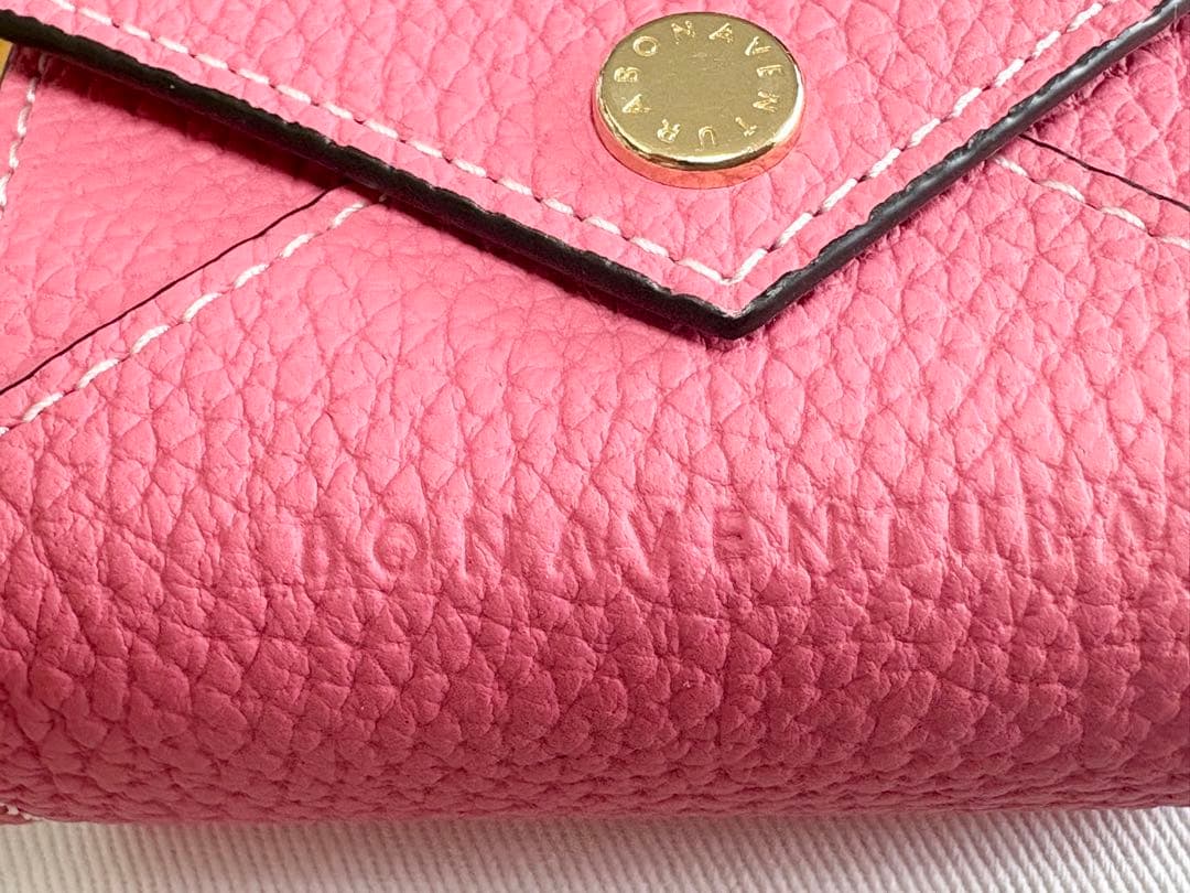 BONAVENTURA ミニエンベロープチャーム シュリンクレザー　アザレピンク