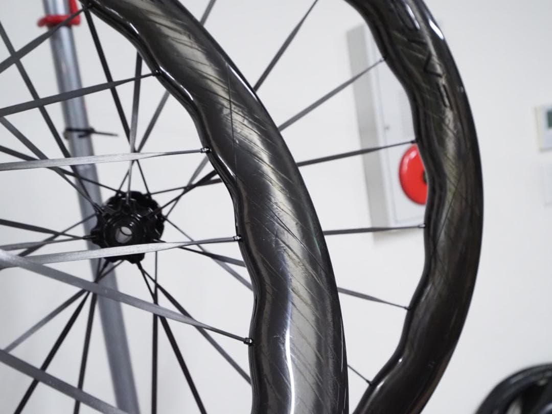 DRIVE HELIX カーボンホイール　チューブレスレディ ディスクブレーキ