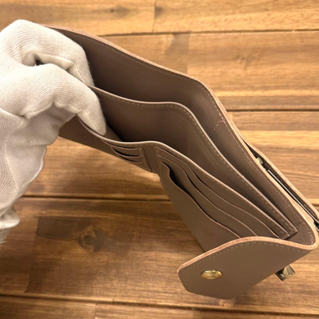 新品 イルビゾンテ がま口折り財布 ロゴ型押し トルトラ グレージュ