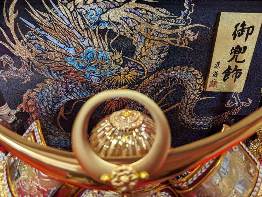 五月人形 兜飾り アクリルケース 上杉謙信 龍 彫金 木製 金色 子どもの日