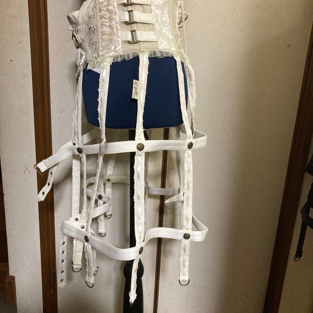 超メルカリ市セール中　OZZ ローズ刺繍クリノリンスカート（ホワイト系）