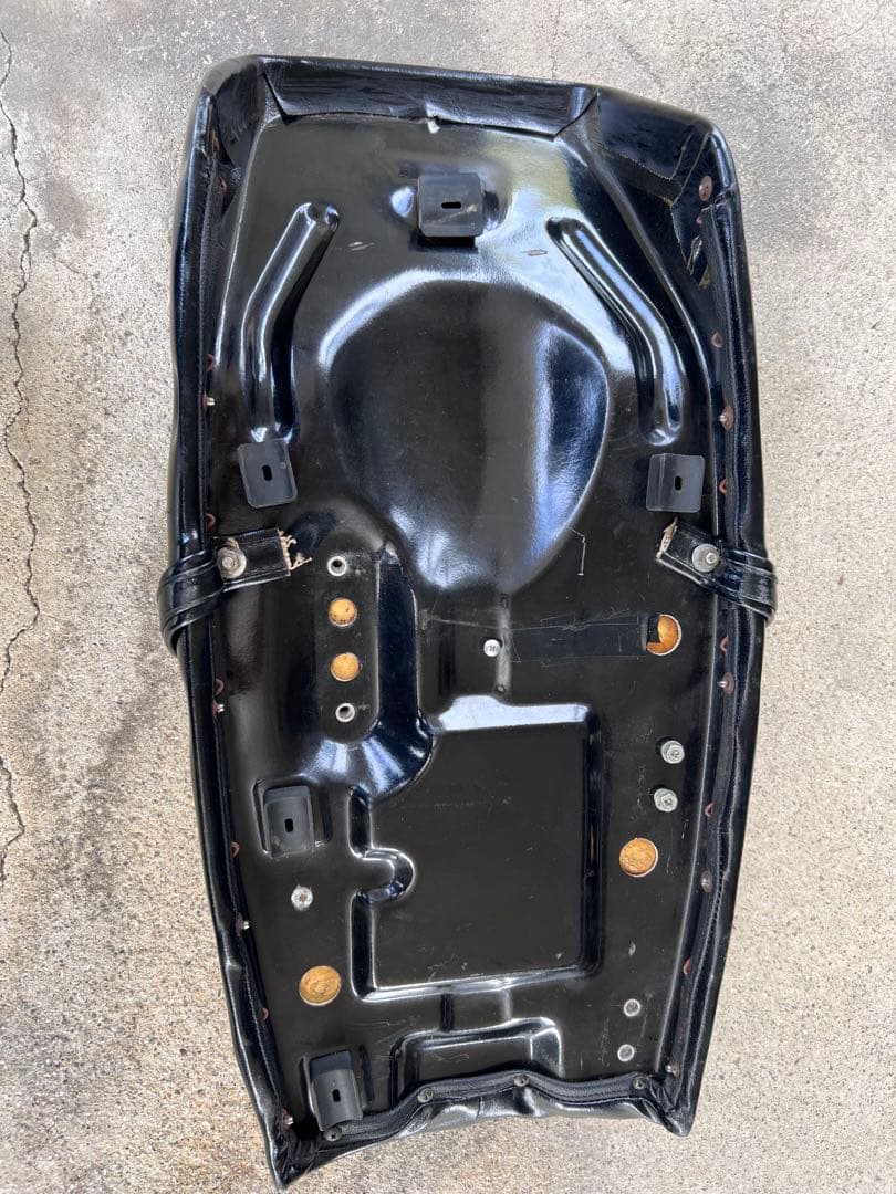 Z400FXタックロールシート　リベット