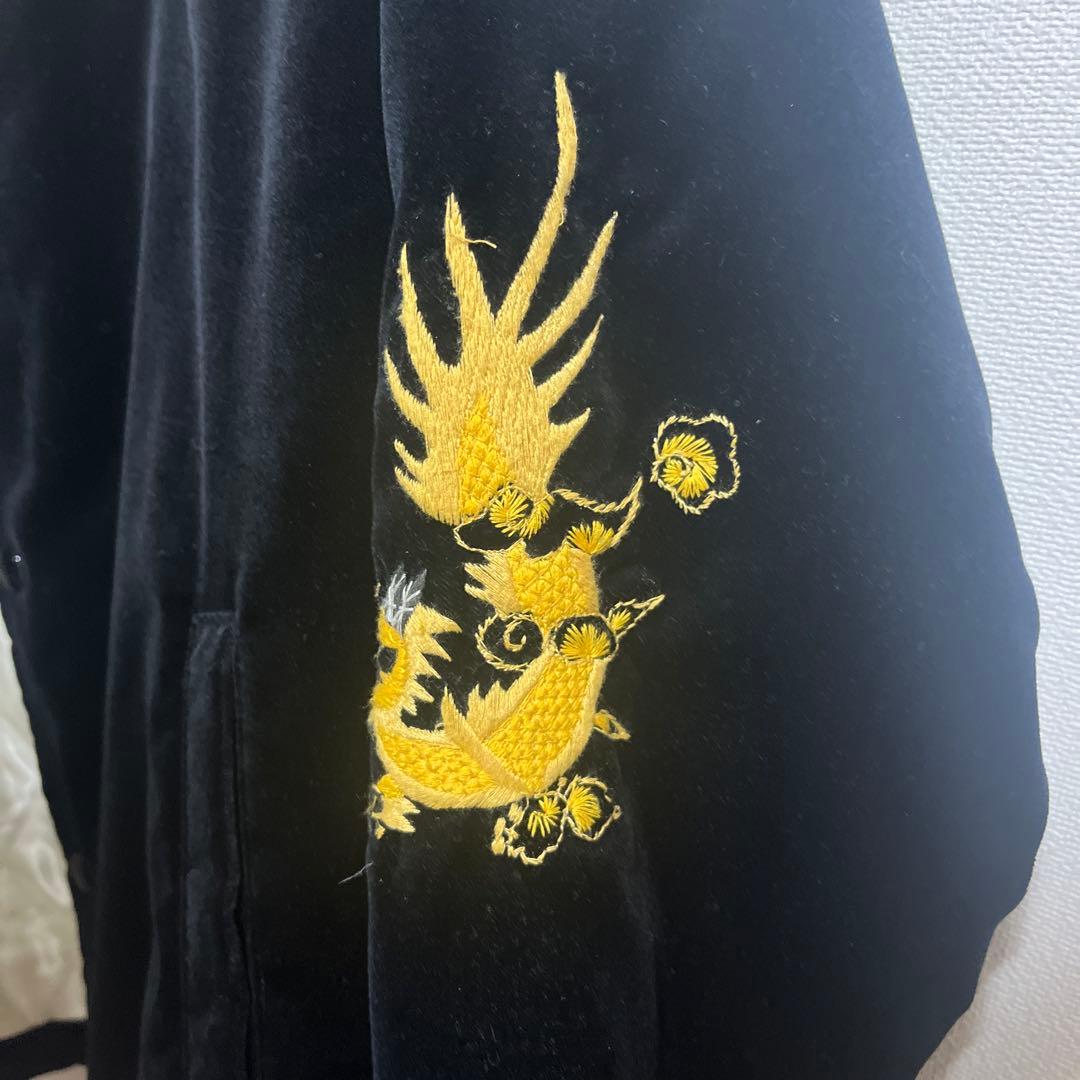 刺繍デザインの黒スカジャン S