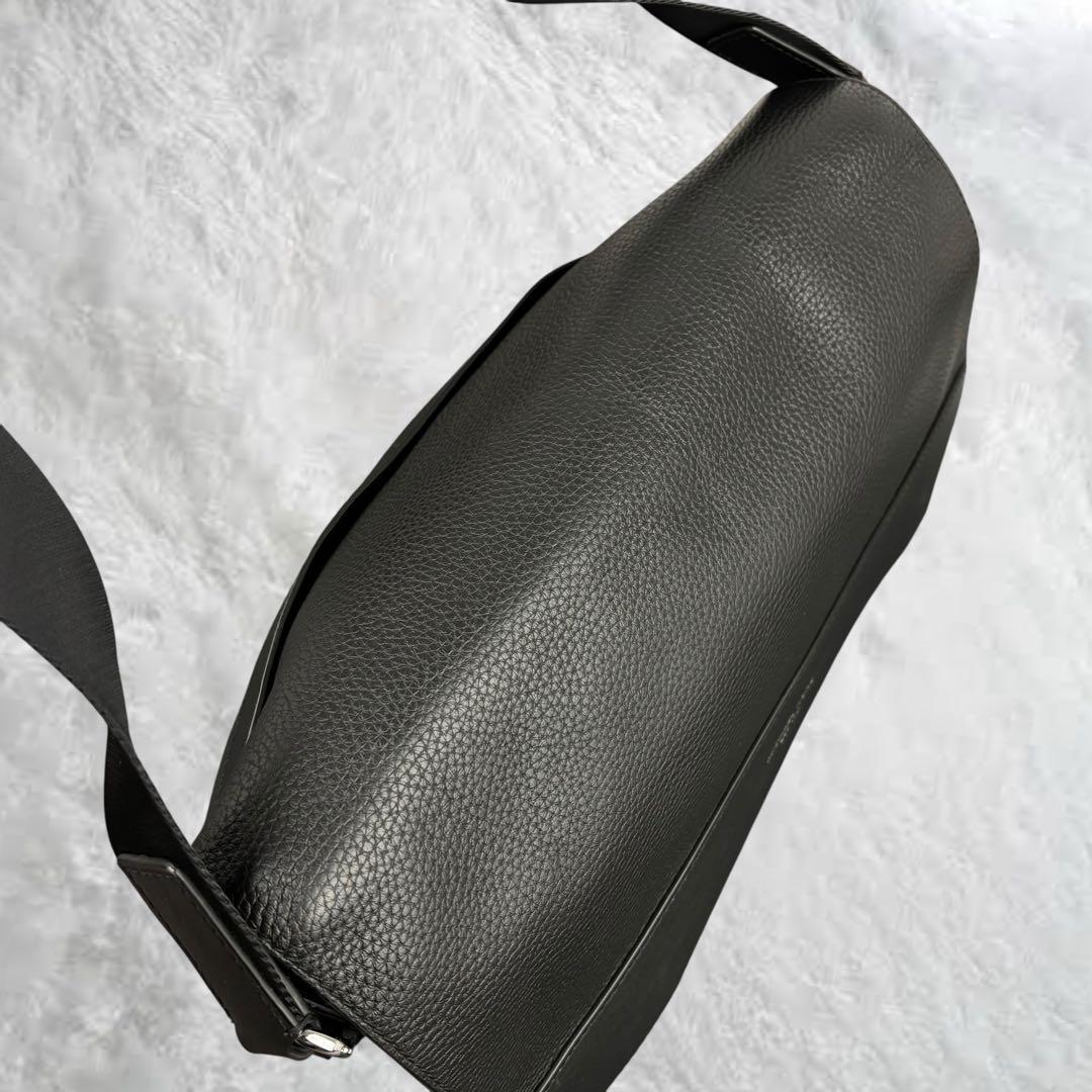 美品✨マイケルコース　レザー メッセンジャーバッグ ブラック シボ　シルバー金具