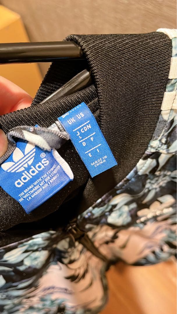 アディダスオリジナルス　ジャージ