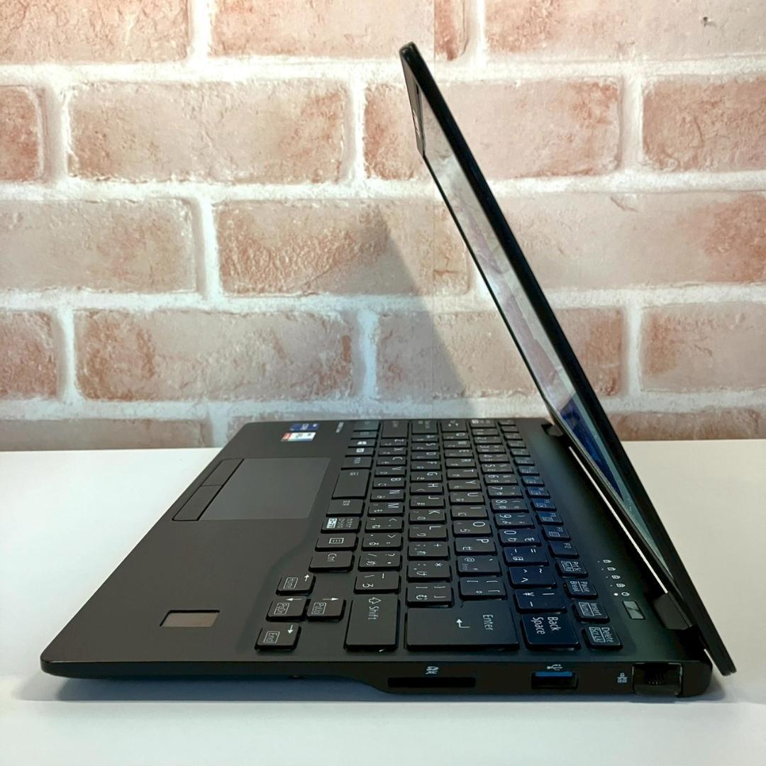 ★超軽量モデル★ Office2024 第11世代Corei7 富士通 477