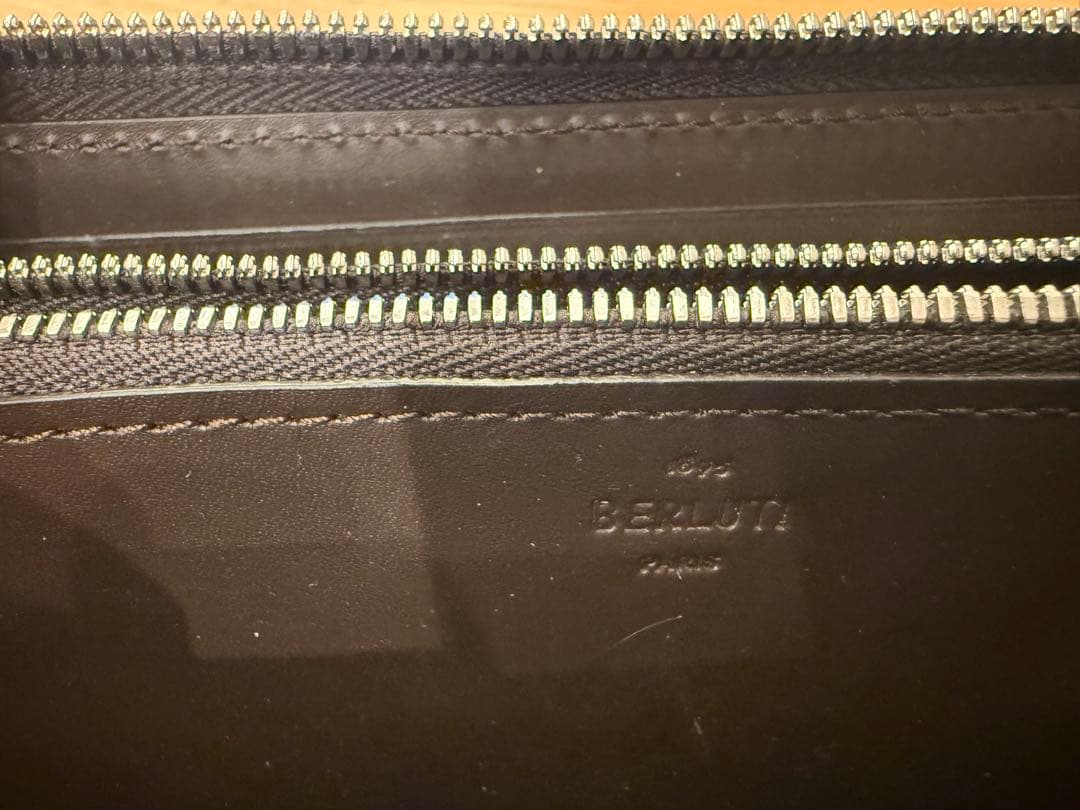 ベルルッティイタウバラウンドファスナー長財布 JUNGLE GREEN