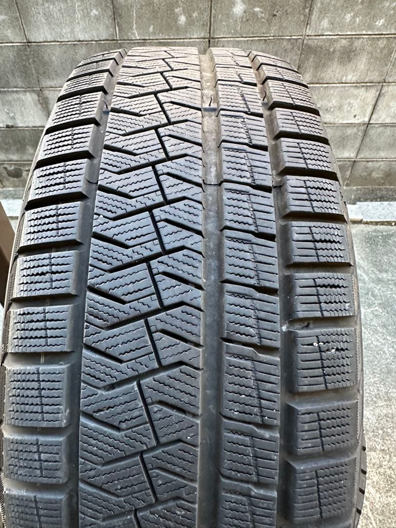 【最終値下げ！】バリ溝！Pirelli スタッドレスタイヤ215/60R17
