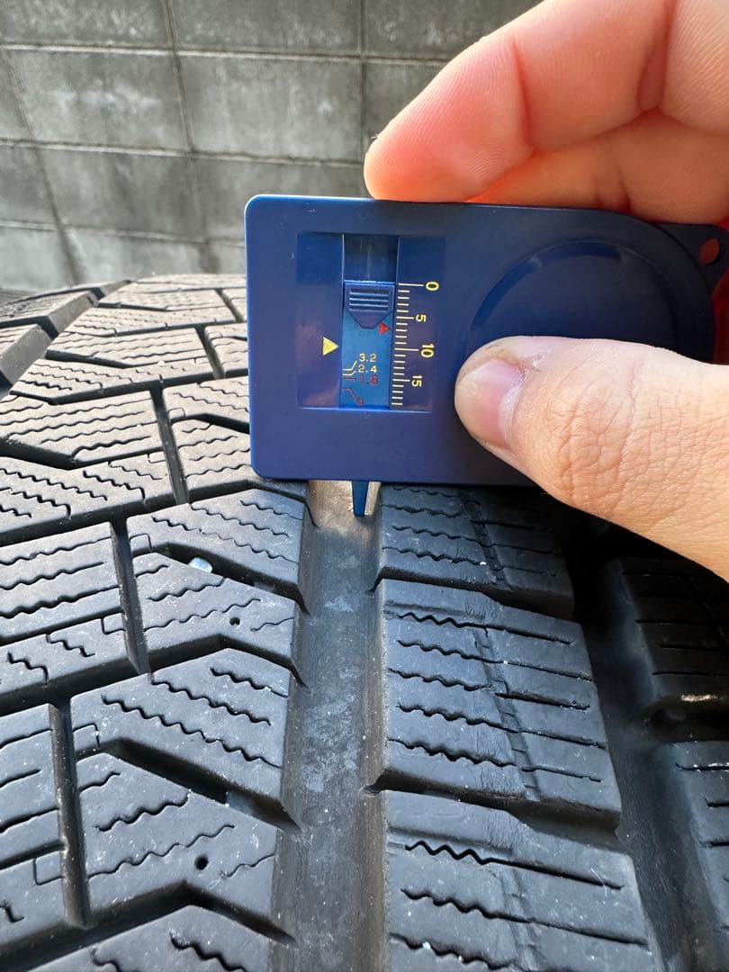 【最終値下げ！】バリ溝！Pirelli スタッドレスタイヤ215/60R17