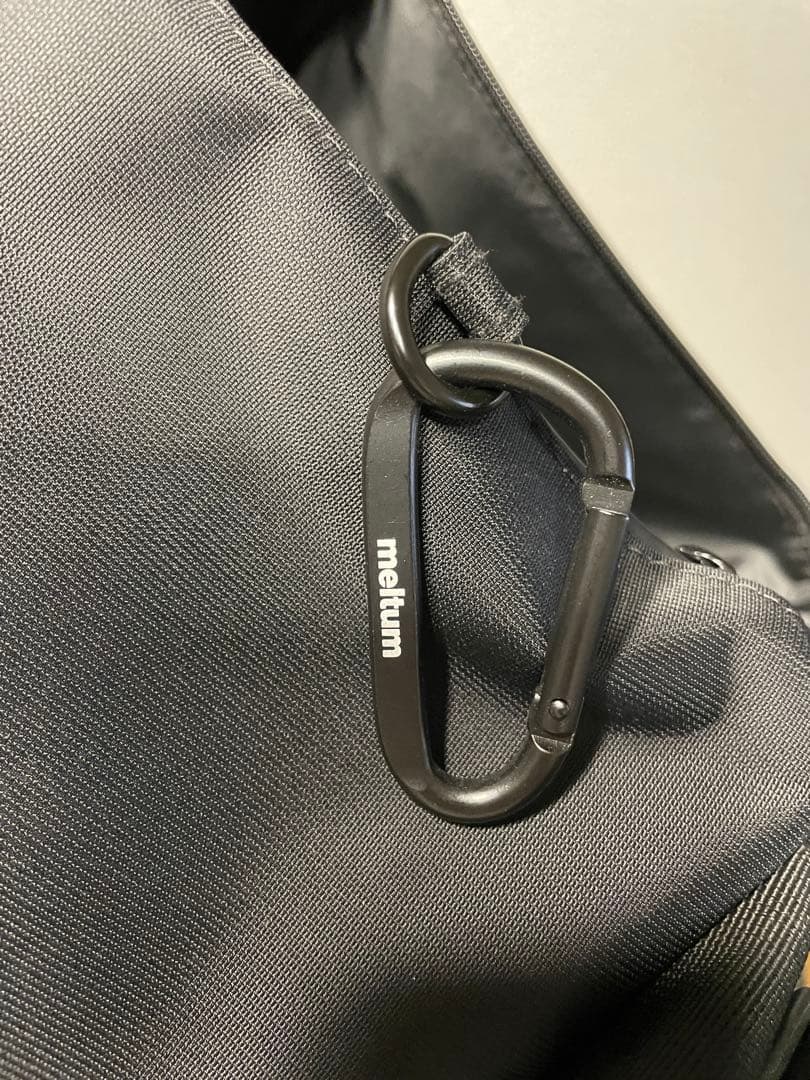 meltum メルタム　ナイロンメッセンジャーバッグ