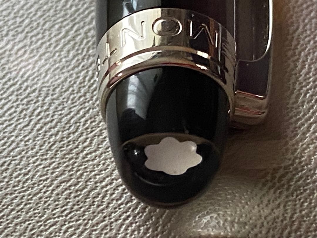 Montblanc 黒 ファインライナー