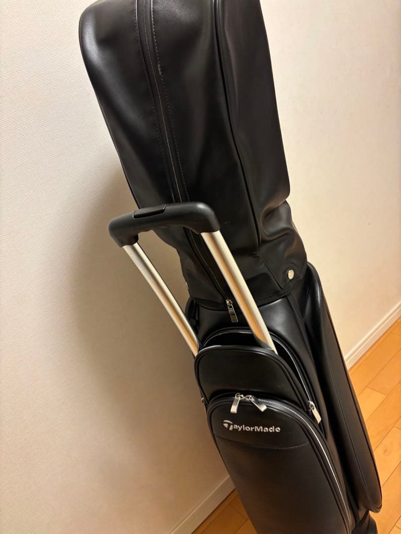 TaylorMade ブラック　キャディバッグ　キャスター付
