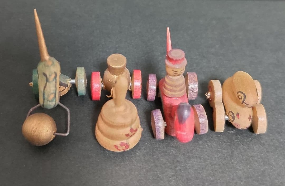 木地玩具　十二支モチーフ　車　ミニチュア　山車　土産物　民芸品