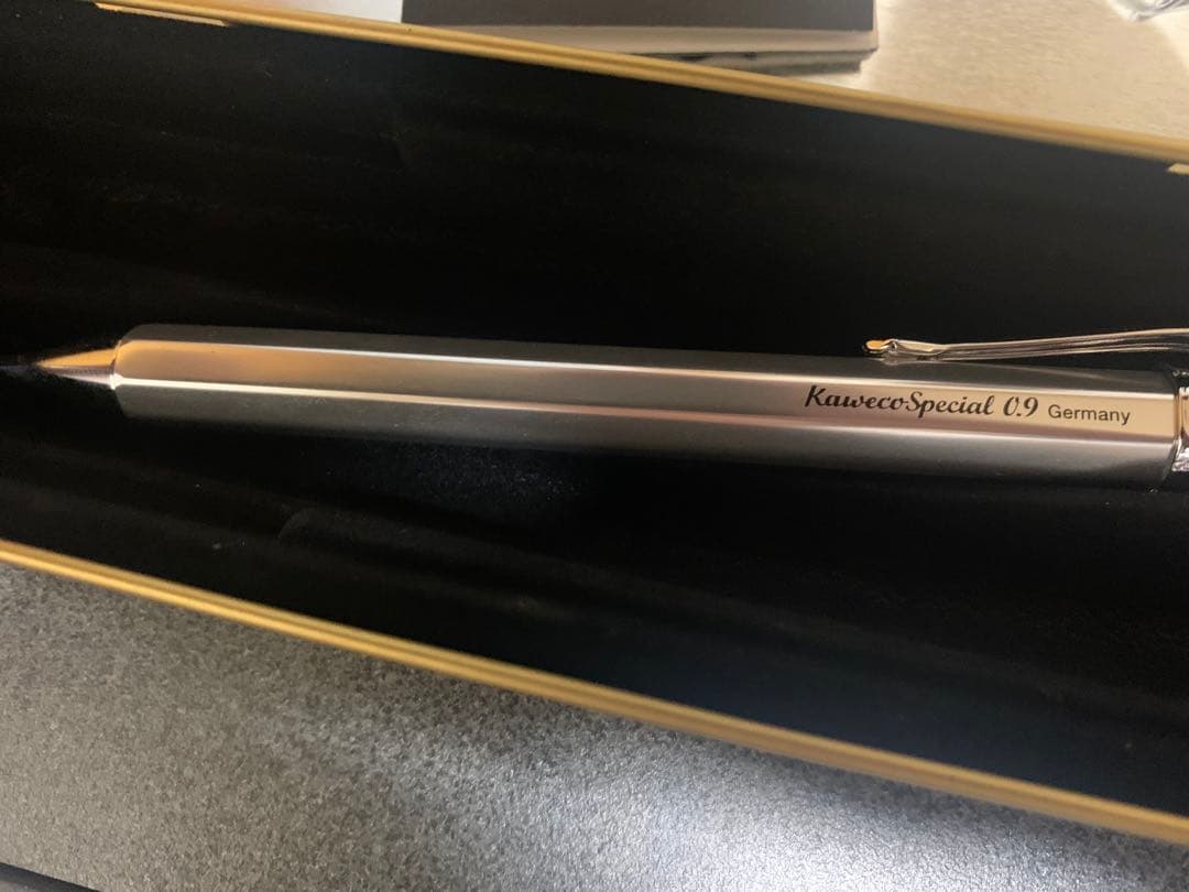 カヴェコスペシャル シャイニーシルバー 0.9mm 限定色