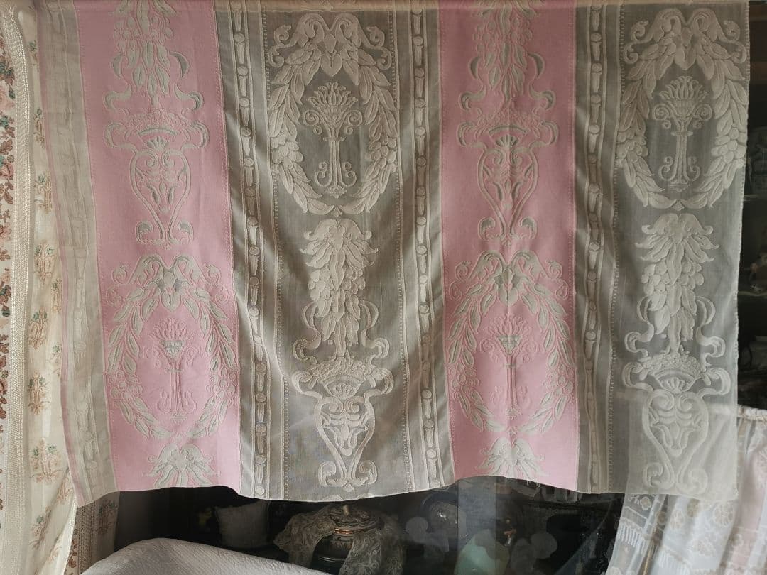 アンティーク英国 ピンク＆アイボリー 花器 聖火台 オリーブの実 マドラスレース