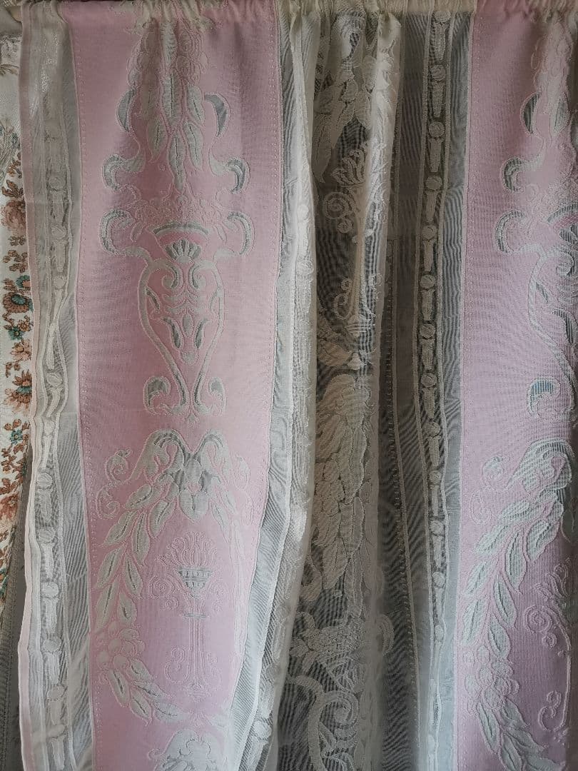 アンティーク英国 ピンク＆アイボリー 花器 聖火台 オリーブの実 マドラスレース